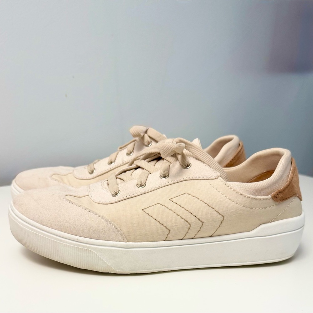 Dr. Scholl's Cream Sneakers with Suede Upper and Chevron Design
